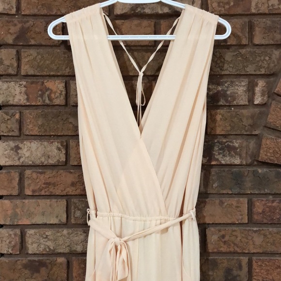 🆕Gorgeous crepe cream jumpsuit❤️New with tags⭐️ - Picture 3 of 10